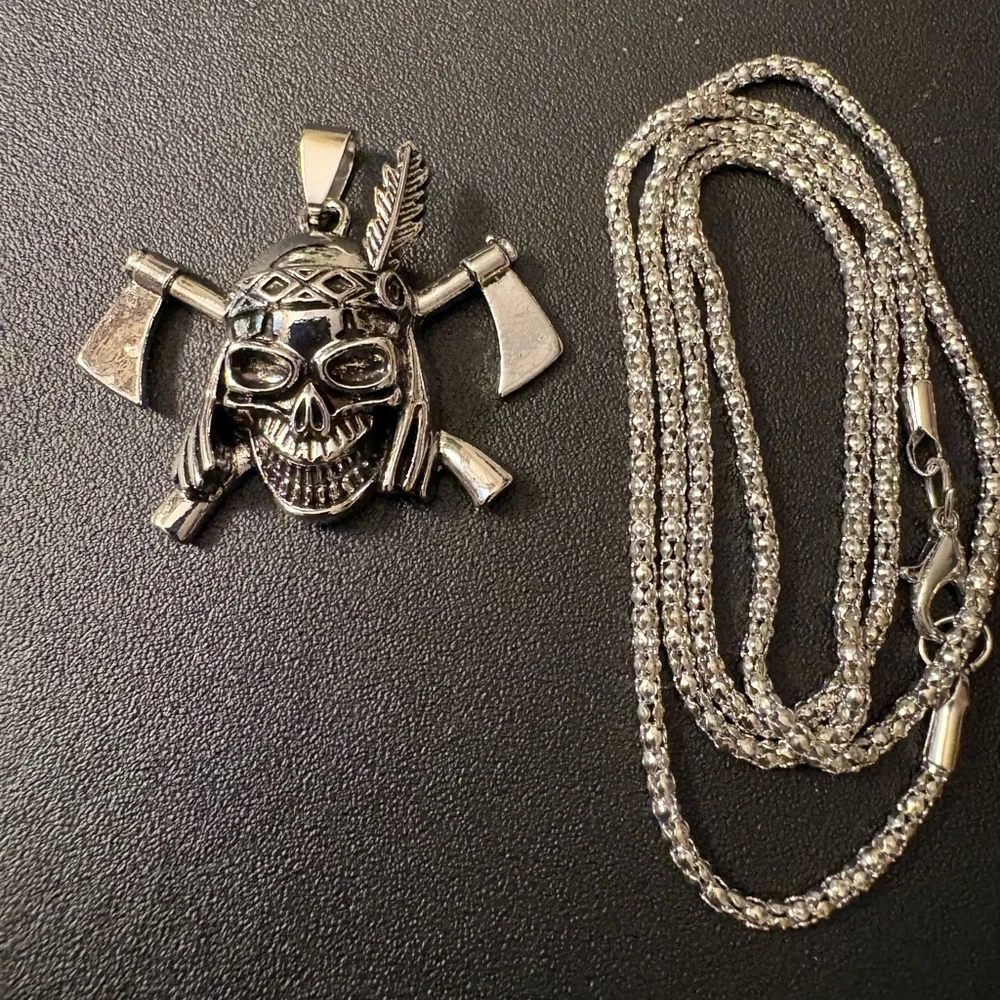 Silver Skull Pendant Necklace